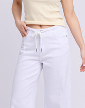 Load image into Gallery viewer, SS26 2971 LILY WIDE FEATHERWEIGHT