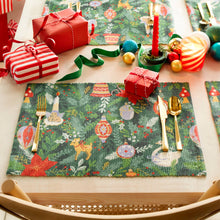 Load image into Gallery viewer, Riva Home - Deck The Halls Set of 4 Christmas Festive Placemats Green