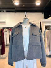 Load image into Gallery viewer, FW26 YEST URBANA JACKET