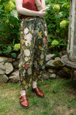Load image into Gallery viewer, I Dream in Flowers Boho Linen Bee Print Cropped Artist Pants: Ankle / Floral / One Size
