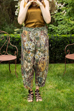 Load image into Gallery viewer, Love Grows Wild Boho Linen Bee Print Cropped Artist Pants: Ankle / Floral / One Size
