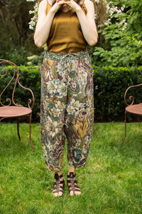 Love Grows Wild Boho Linen Bee Print Cropped Artist Pants: Ankle / Floral / One Size