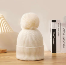 Load image into Gallery viewer, SINGLE POM-POM BEANIE