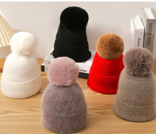 Load image into Gallery viewer, SINGLE POM-POM BEANIE