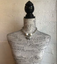 Load image into Gallery viewer, FRENCH KANDE SILVER BEE PEARLS CM1732-Z