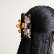 Load image into Gallery viewer, SS26  BROWN &amp; GOLD PETAL CLAW CLIP
