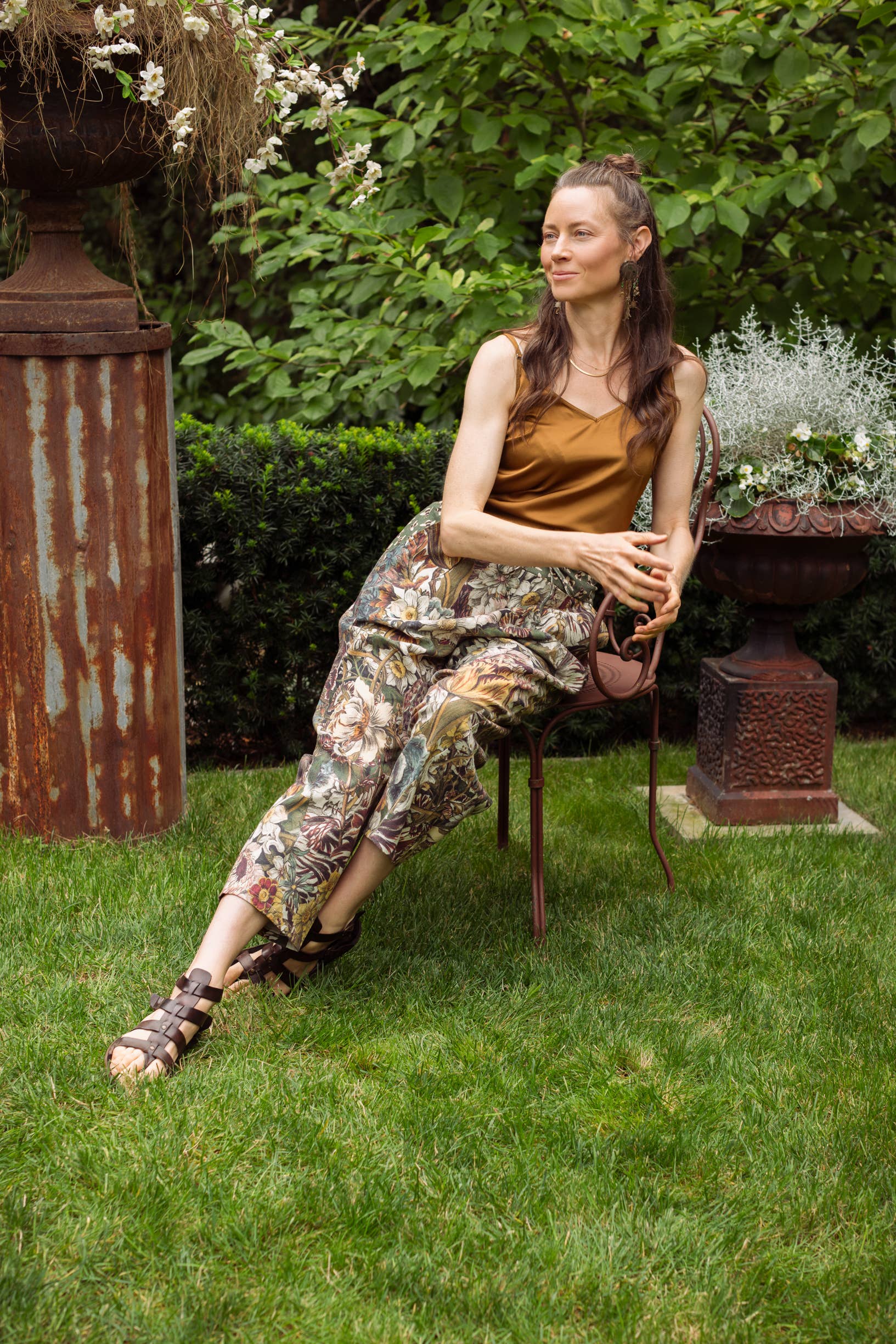 Love Grows Wild Boho Linen Bee Print Cropped Artist Pants: Ankle / Floral / One Size