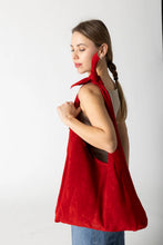 Load image into Gallery viewer, SS26 RISASS26 KNOT TOTE (SUEDE)
