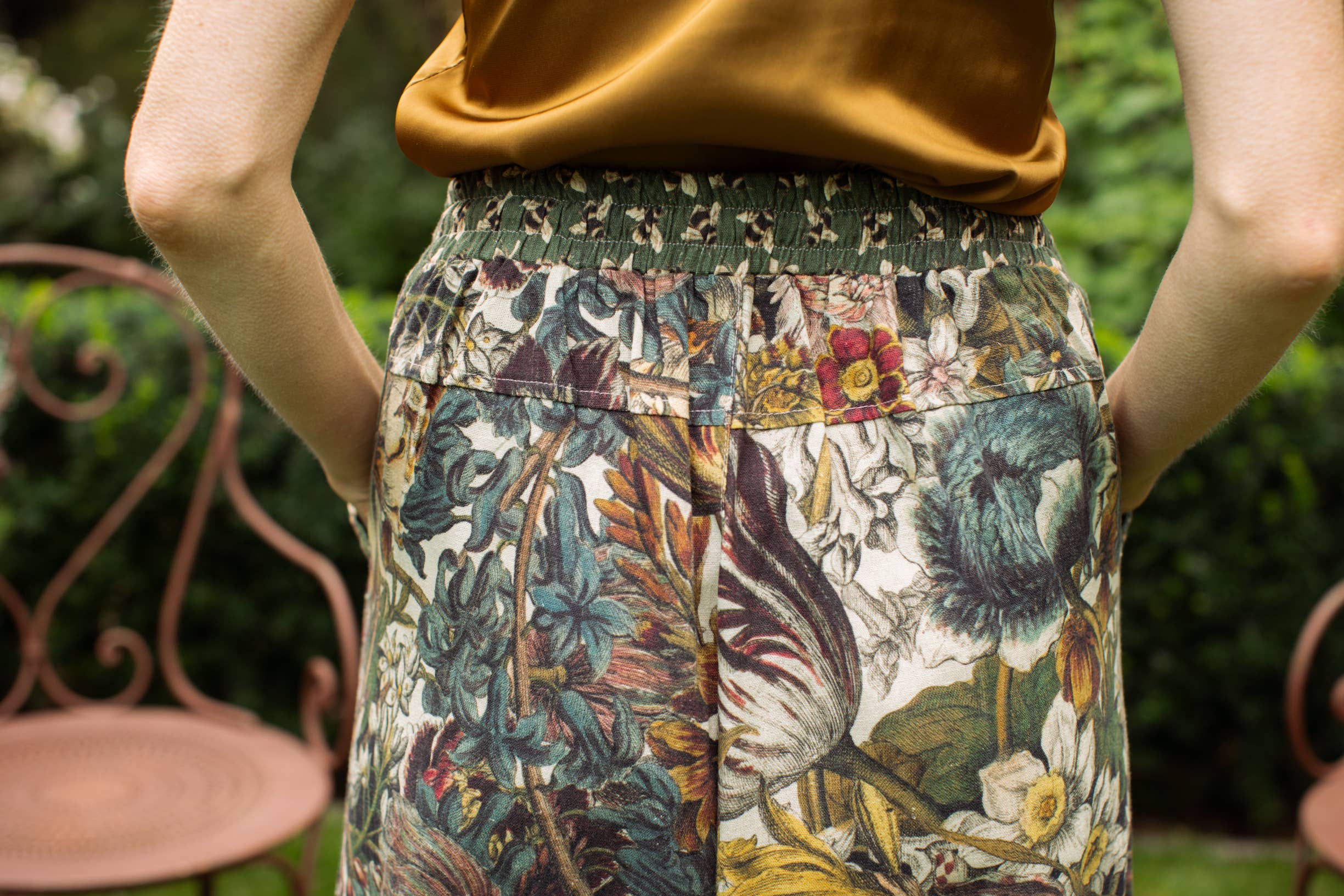 Love Grows Wild Boho Linen Bee Print Cropped Artist Pants: Ankle / Floral / One Size
