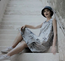 Load image into Gallery viewer, DRESS WITH STRING POCKET
