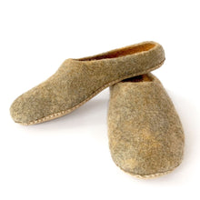 Load image into Gallery viewer, HAND-FELT SLIPPERS
