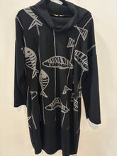 Load image into Gallery viewer, FW24 TUNIC DRESS FISH LG80180
