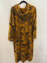 Load image into Gallery viewer, FW24 FACE TUNIC RO9032

