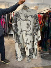 Load image into Gallery viewer, HAND EMBROIDERED WOOL JACKET
