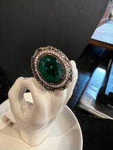 Load image into Gallery viewer, SWAROVSKI CRYSTAL DESIGNER RING #138 GREEN
