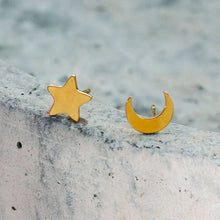 Load image into Gallery viewer, Midnight Stud Earrings 21035
