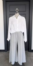 Load image into Gallery viewer, SS26 MO30127 FEELS LIKE SILK BLOUSY SHIRT
