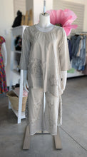 Load image into Gallery viewer, SS26 PAPERLACE COTTON DETAILED TOP
