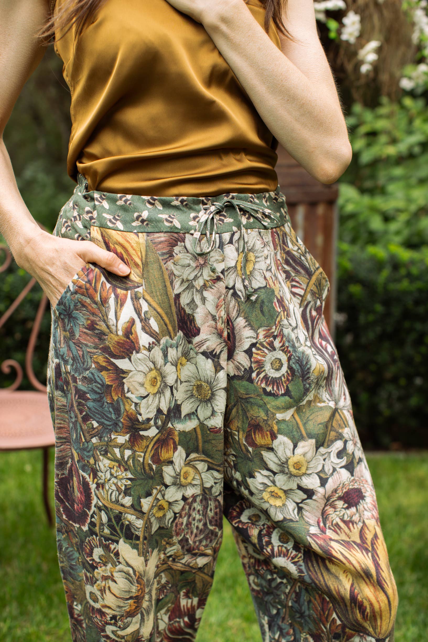 Love Grows Wild Boho Linen Bee Print Cropped Artist Pants: Ankle / Floral / One Size