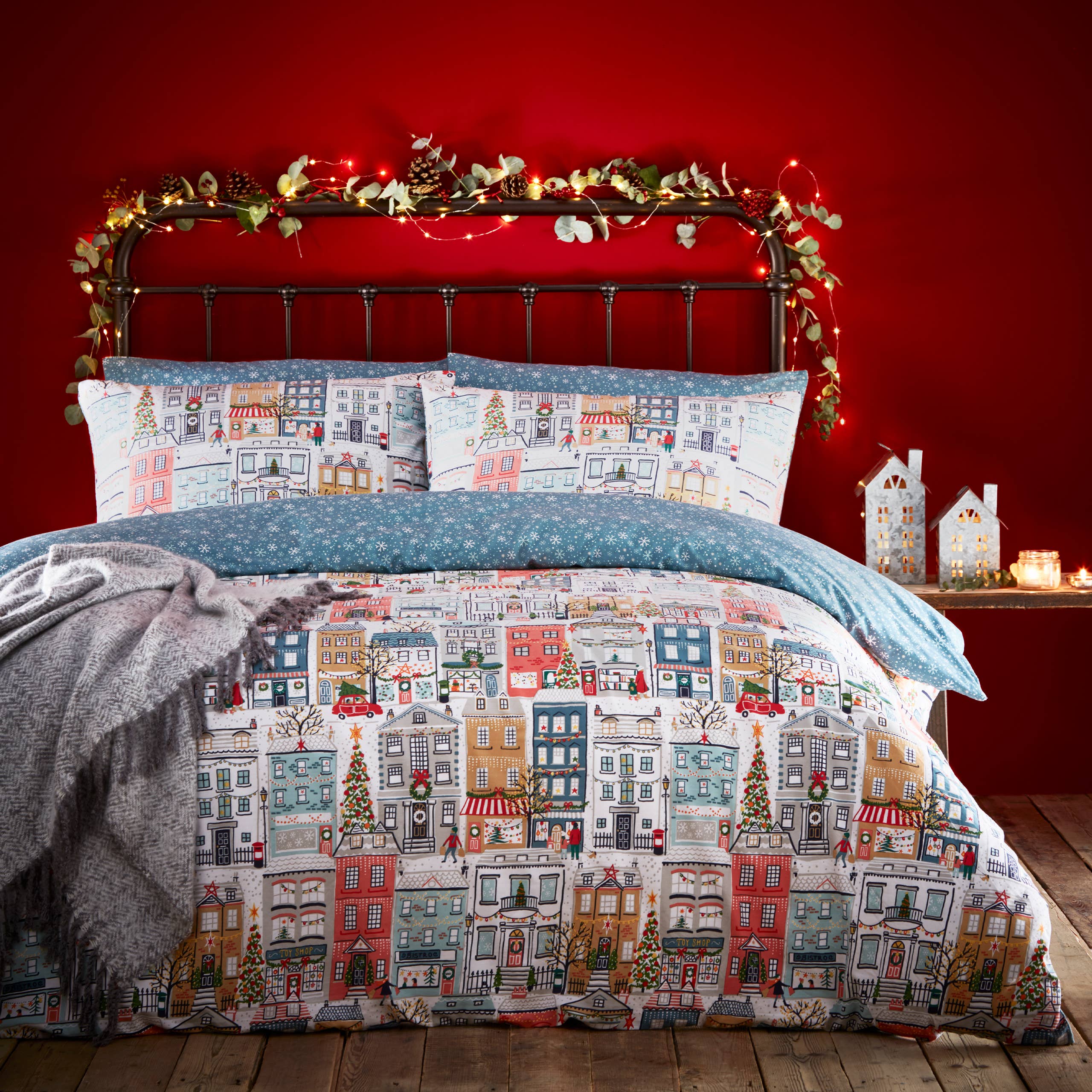 Riva Home - Festive Town Christmas Duvet Cover Set White