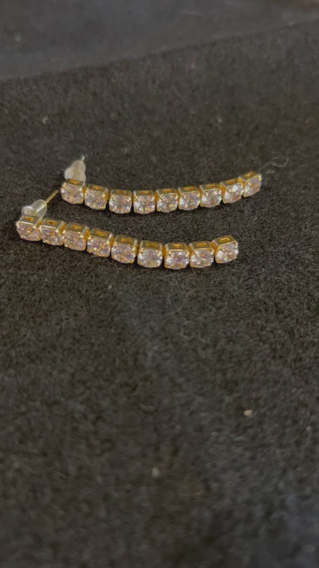 SWAROVSKI CRYSTAL STRAIGHT EARRING #118
