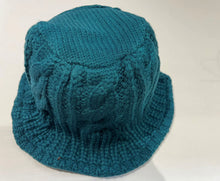 Load image into Gallery viewer, CABLE KNIT BUCKET HAT
