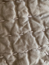 Load image into Gallery viewer, QUILTED THROW 4X5 BV2004TAU
