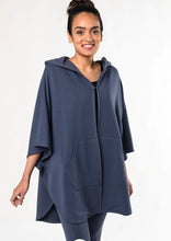 Load image into Gallery viewer, DAKOTA HOODED PONCHO 581100
