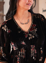 Load image into Gallery viewer, FLORAL BOUQUET VELVET DRESS
