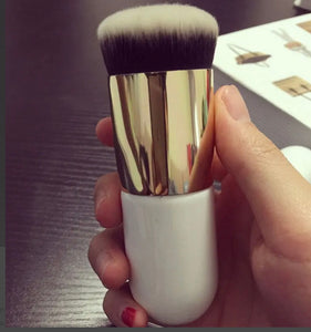 CHUNKY FOUNDATION BRUSH