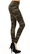 Load image into Gallery viewer, CAMO GREEN -REGULAR BAND LEGGING FLIRTY AND FEMME

