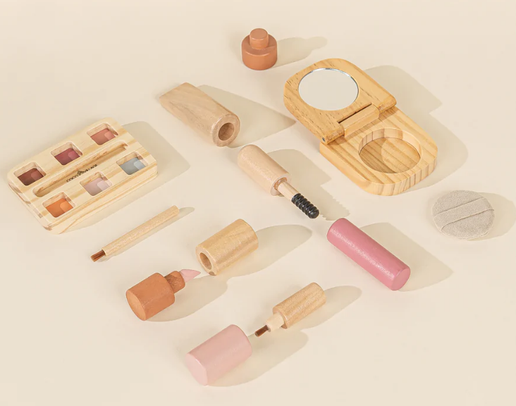 WOODEN BEAUTY SET