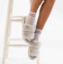 Load image into Gallery viewer, WOMENS ALL DAY FAUX FUR SLIDE SLIPPER L-9115-100
