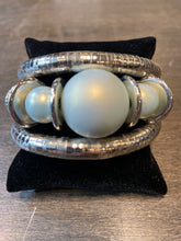 Load image into Gallery viewer, BRACELET WITH PEARLS BR035-100
