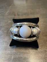 Load image into Gallery viewer, BRACELET WITH PEARLS BR035-100
