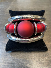Load image into Gallery viewer, BRACELET WITH PEARLS BR035-100
