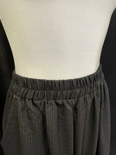 Load image into Gallery viewer, BLACK CAPRI PANT 9992
