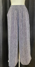 Load image into Gallery viewer, STRIPED CAPRI PANT 9993
